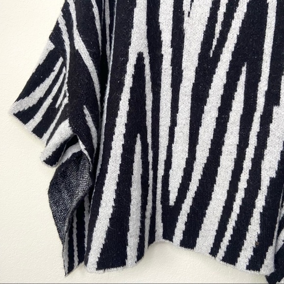 Zara Oversized Sweater - Picture 7 of 7